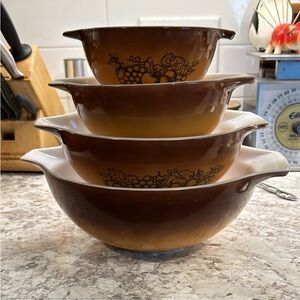 Pyrex Old orchard Cinderella bowls - set of 4